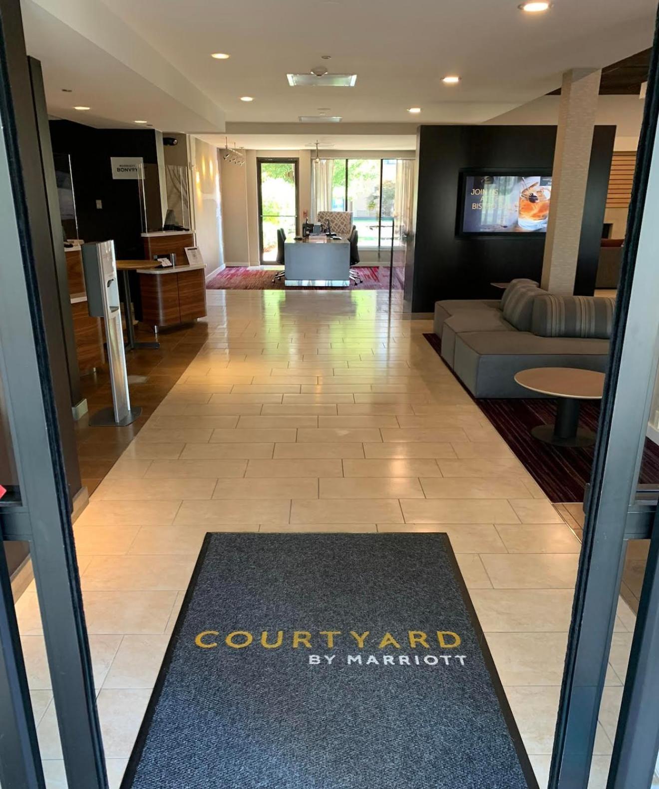 Courtyard By Marriott Fishkill Hotel Exterior photo